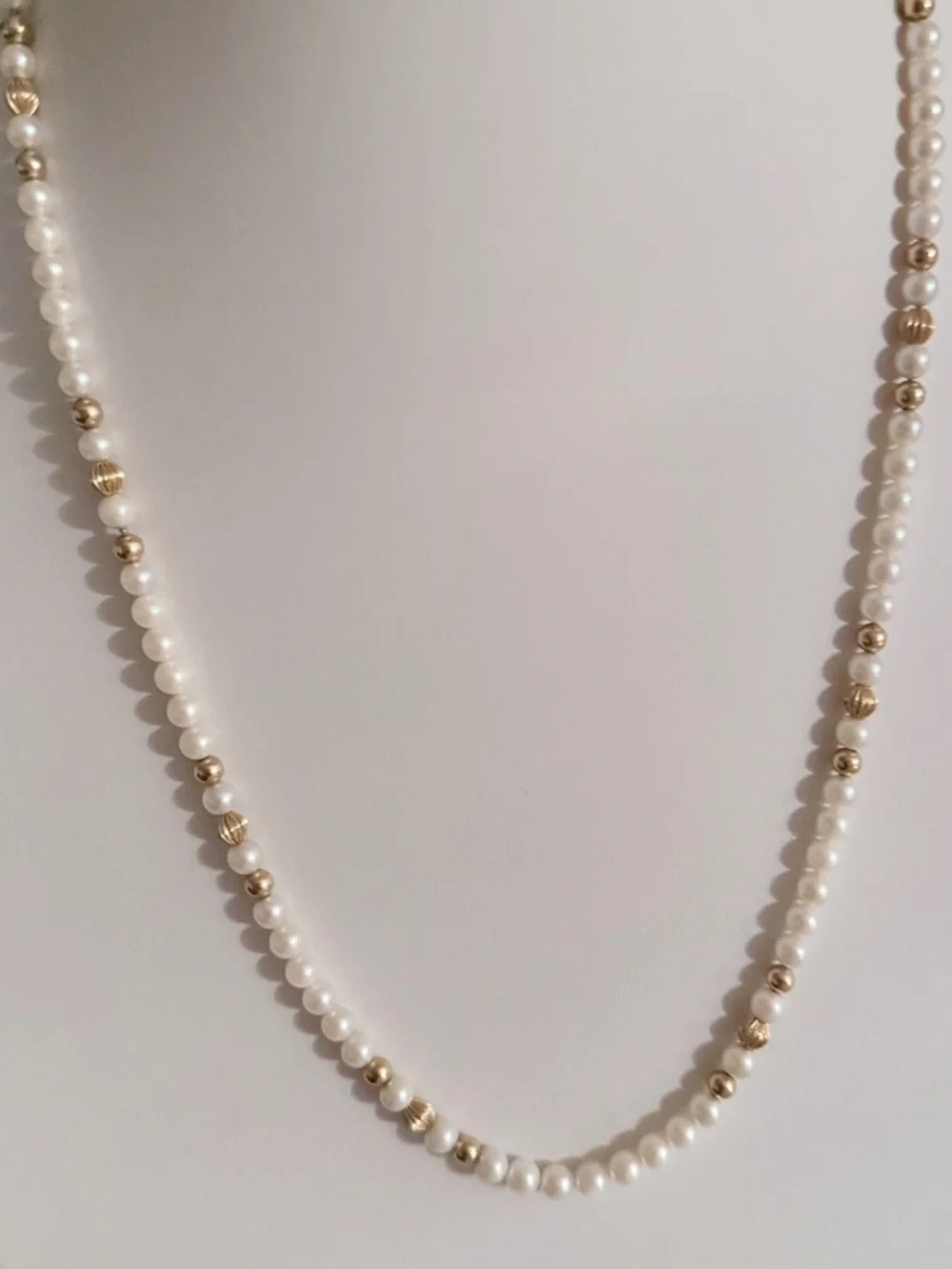 Classic Pearl necklace w/ Gold Beads - Picture 10 of 16